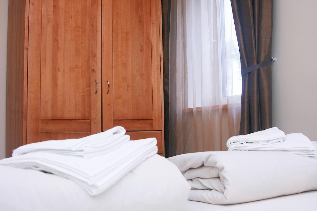 Sajutu Parka Hostelis Valmiera Rum bild
