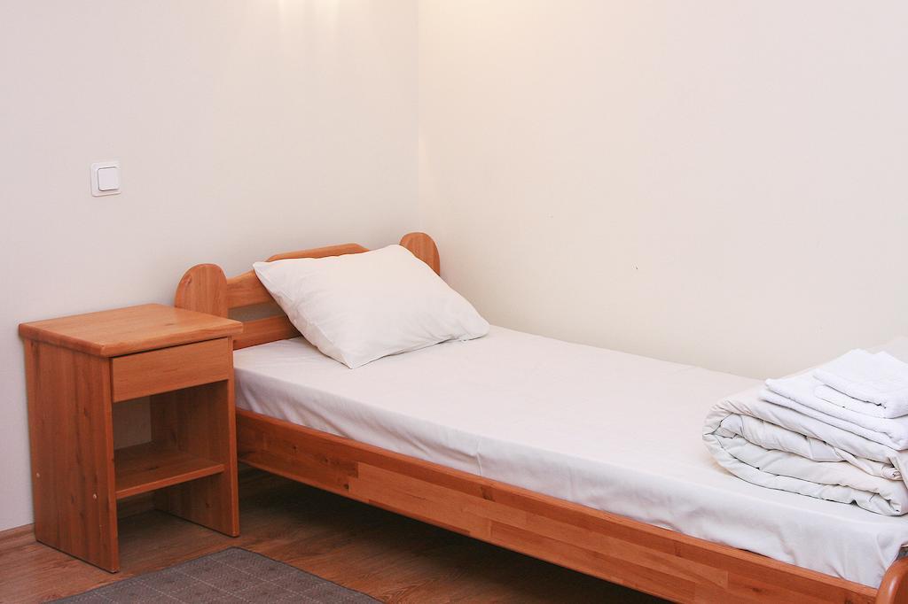 Sajutu Parka Hostelis Valmiera Rum bild