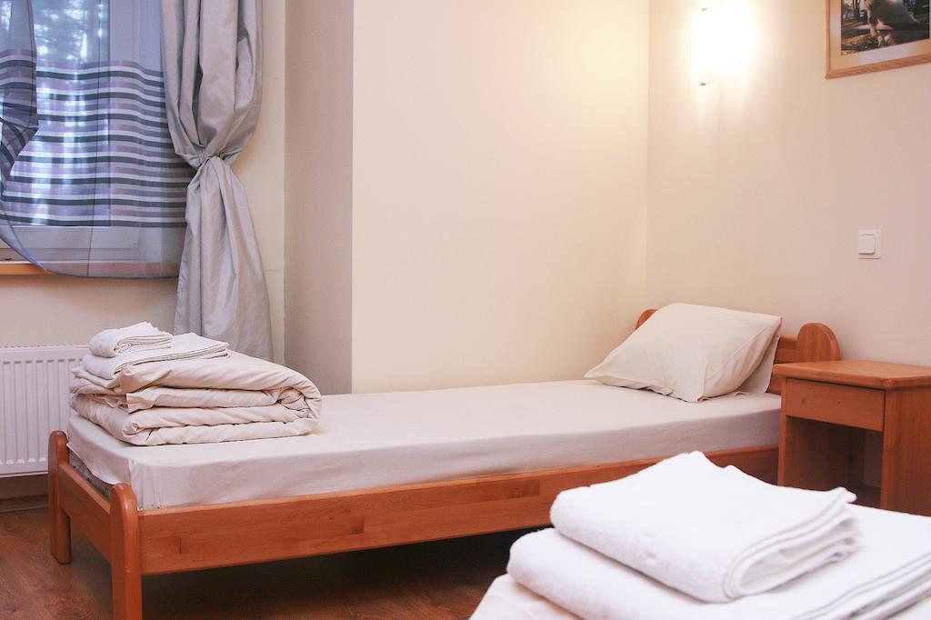 Sajutu Parka Hostelis Valmiera Rum bild